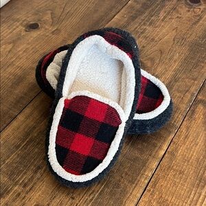 Dearfoams Cozy Kids Plaid Slippers